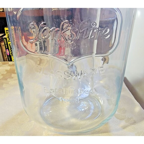 Yorkshire Glassware 2 Gal Cold Beverage Dispenser with Spigot & Center Ice Block - Picture 15 of 15